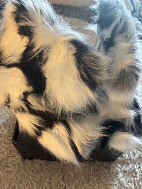 IXU Black and White Faux Fur Boots